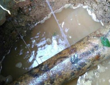 包河楼顶渗水维修公司分享下地暖漏水的原因及检测方法。